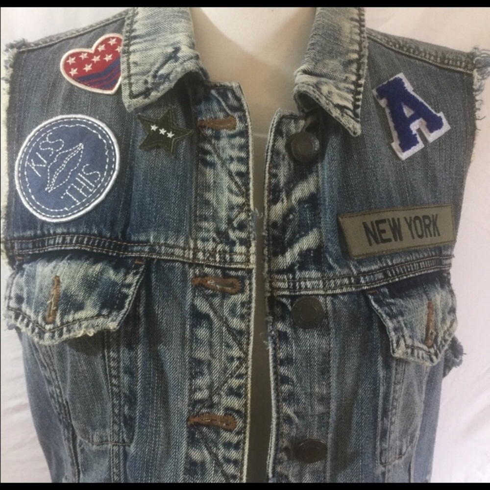Nwot American Eagle Distressed Patch Detailed Vest - image 1